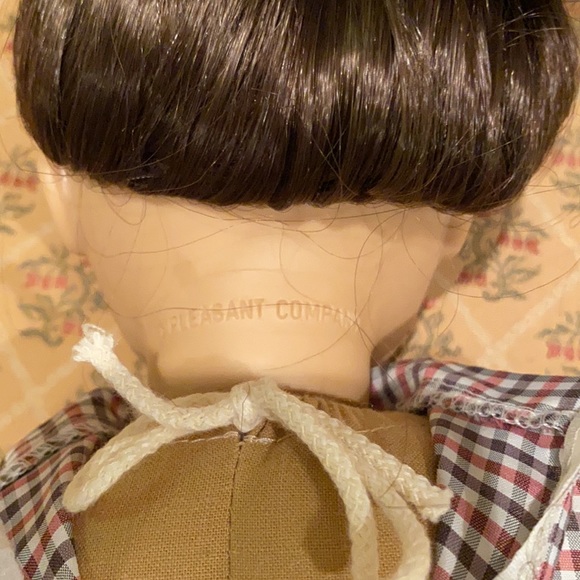 American Girl Samantha & Trunk, Brass Bed, Desk, Chair, Girls Nightgown & more - Picture 3 of 17